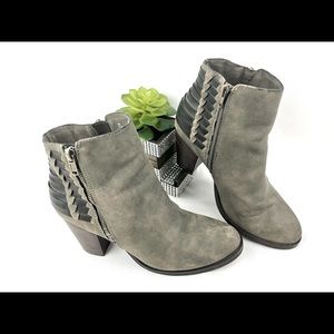 This boots is very comfortable, in great condition